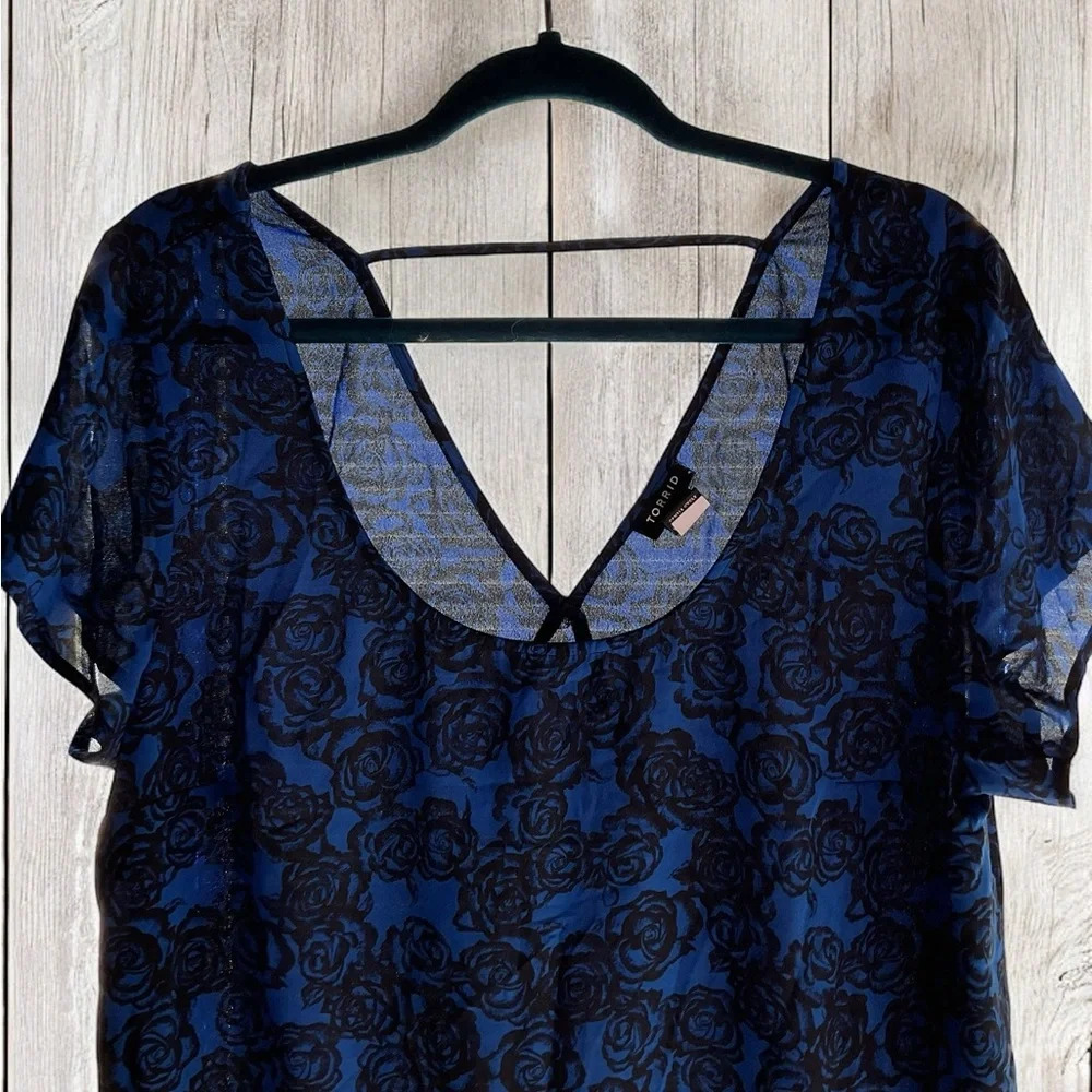 Torrid Floral Blouse - Size 0X - Picture 5 of 9
